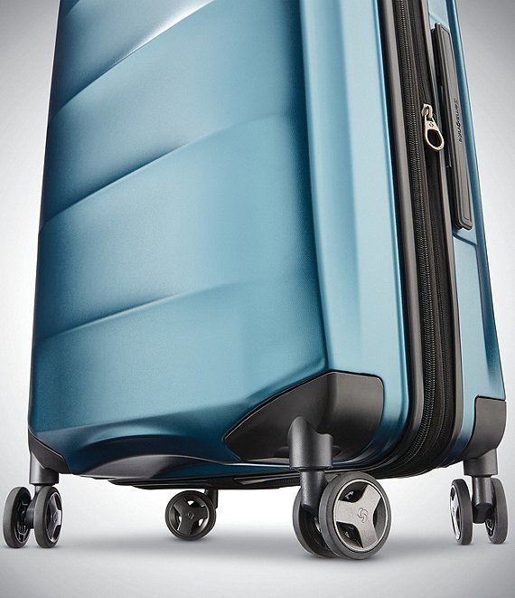 Octiv Medium Spinner Suitcase
